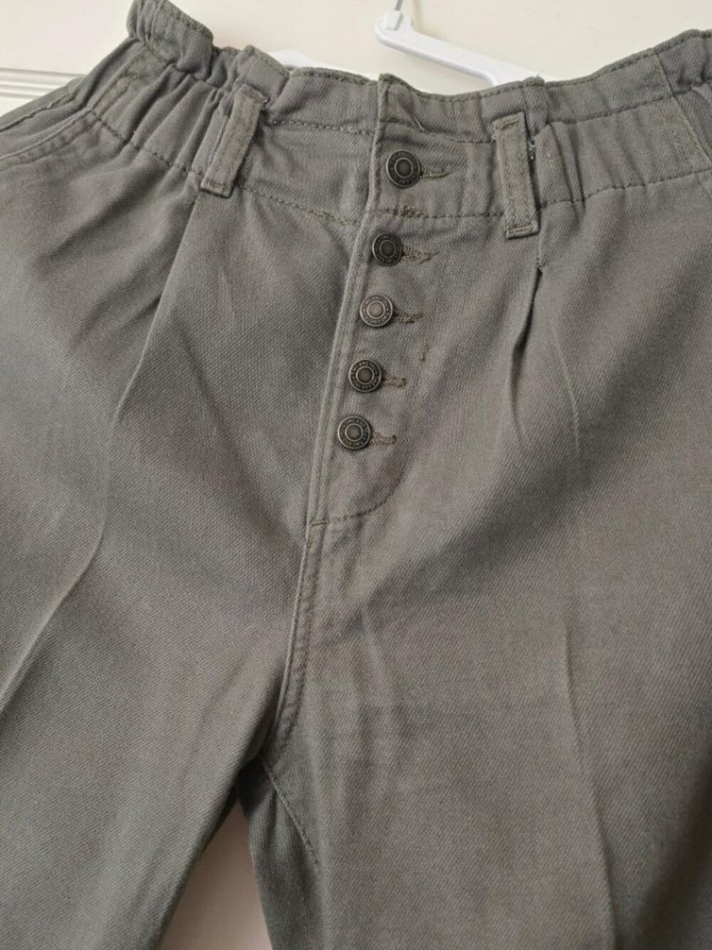 6 Time and Tru Women Stright Pants in olive green with 4 pockets & metal buttons
